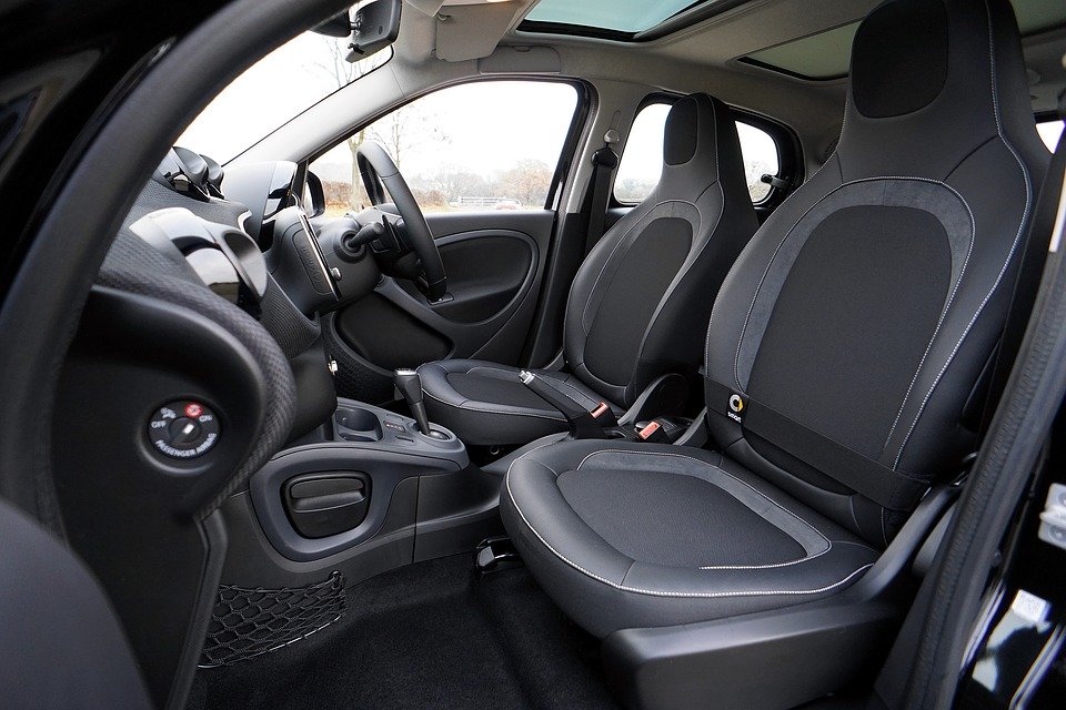 https://www.controleauto.com/wp-content/uploads/2020/07/interieur-voiture2.jpg