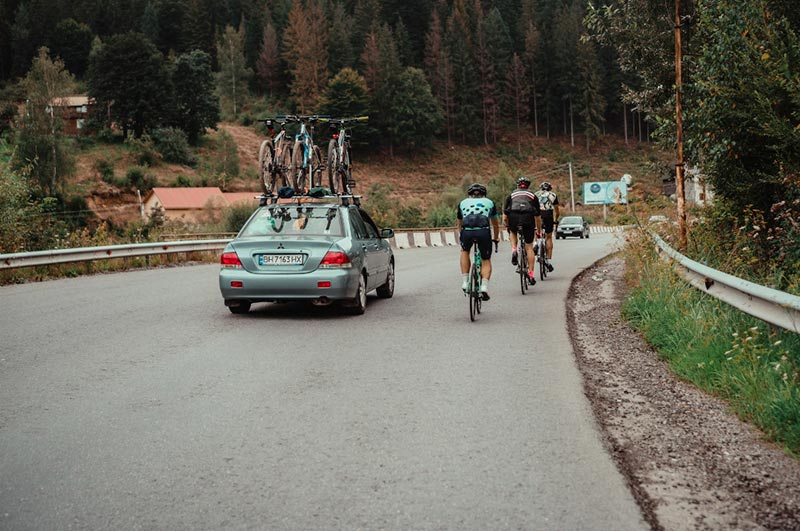 Quelles sont les différences entre un porte vélo sur attelage et un porte vélo sur hayon ?